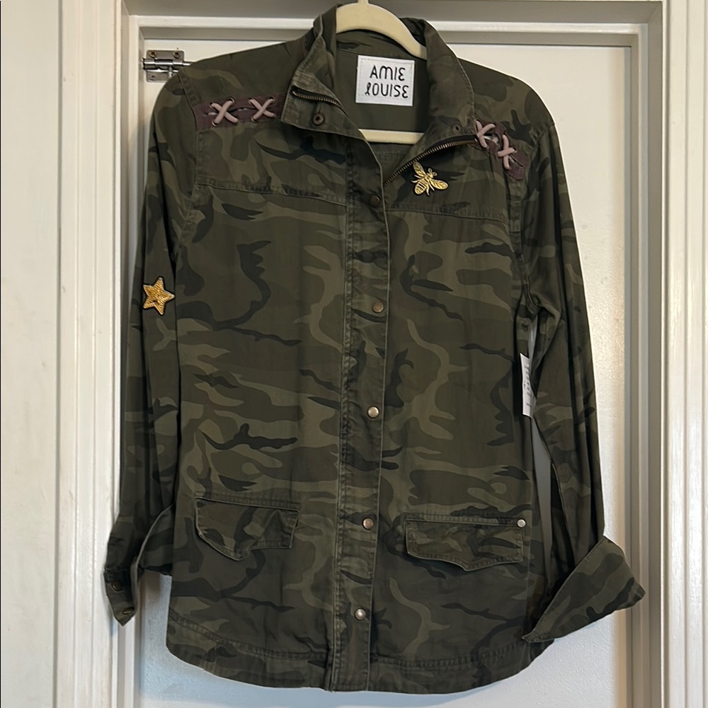 Green Utility Jacket with Embroidered Details and Relaxed Fit